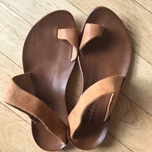 Leather CUDWOQ thong sandals